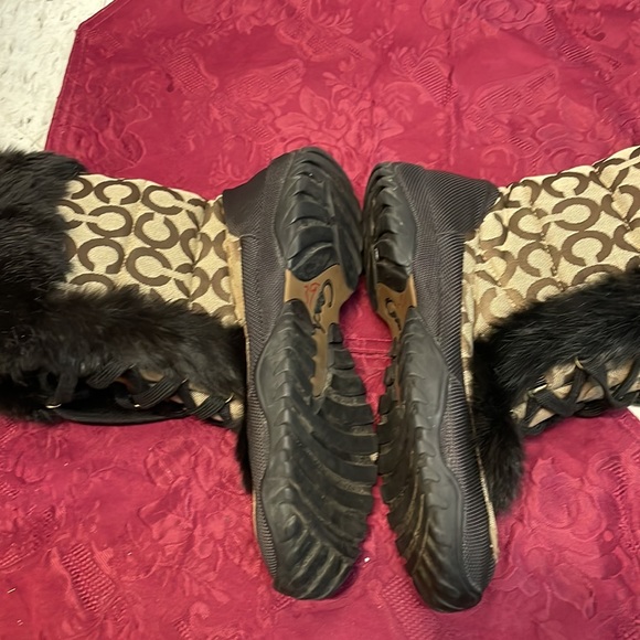 Coach boots with fur Around them - Picture 5 of 6